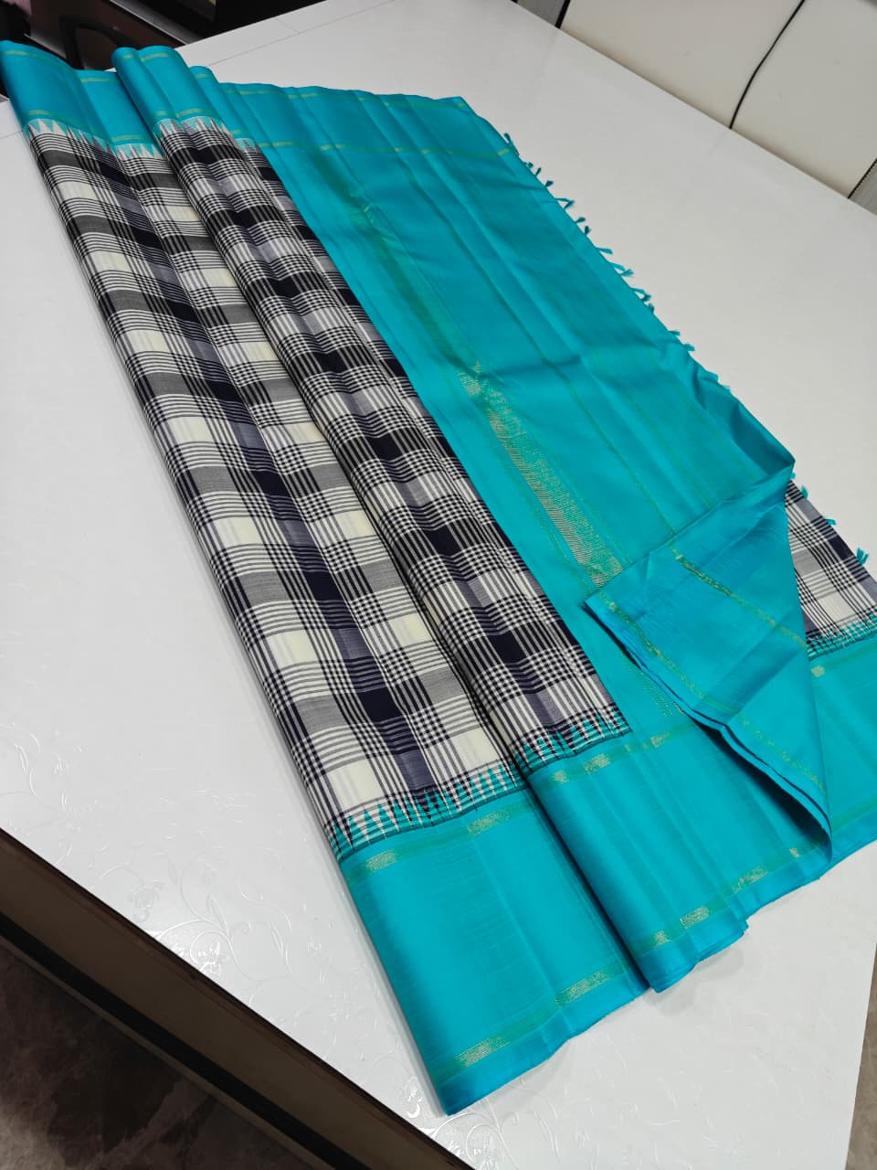 Designer Soft Silk Kanchipuram Saree With Beautiful Traditional Weaving